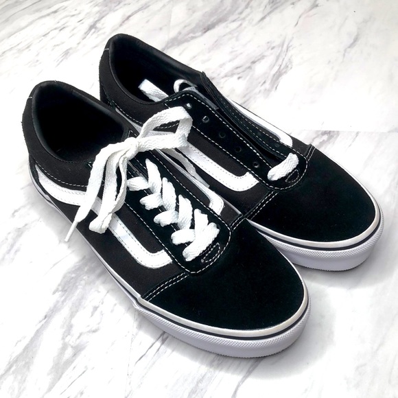 Like New Vans Ward Lo Suede Sneaker 